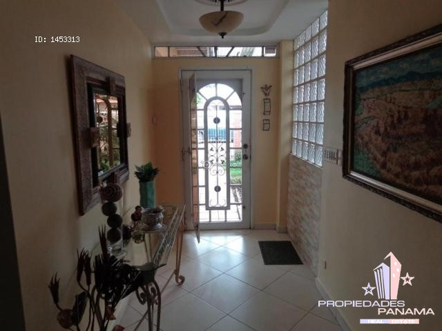 CASA EN CHANIS - DUPLEX CERCA DE COSTA DEL ESTE