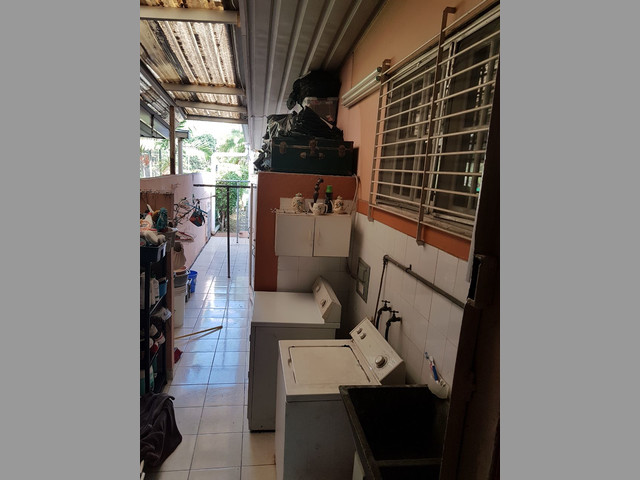 casa hermosa con muchas amenidades para ofrecer como piscina, terraza co