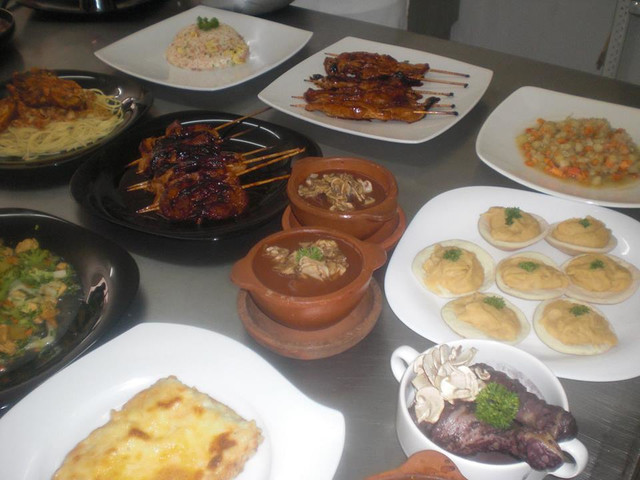 CATERING ALMUEROZO EVENTOS BOCADITOS FIESTSAS QUITO