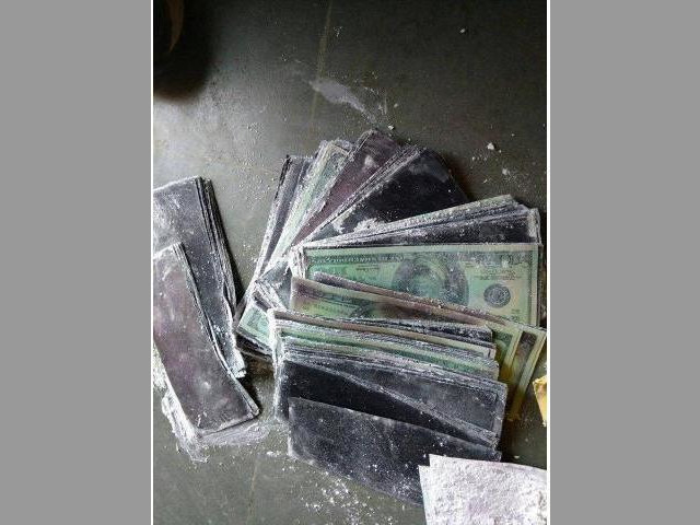 SSD solución, polvo y máquinas para limpieza en billetes de Banco