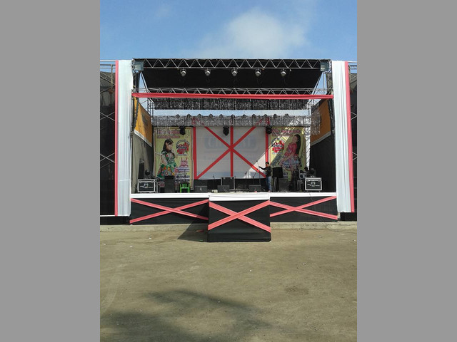 Estrados - Escenarios - Toldos - Stands - Decoración - Sonido - Luces
