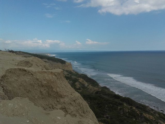 ESPECTACULAR VISTA AL OCEANO DESDE TU PROPIO TERRENO EN ECUADOR