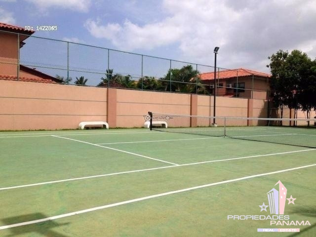 HERMOSA CASA EN URBANIZACIÓN VERSALLES ENTRA COSTA SUR Y COSTA DEL ESTE