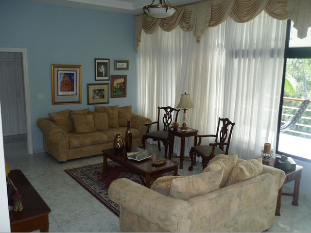 GANGA! Casa de 705m2 con avalúo de $670,000