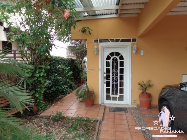 CASA EN CHANIS - DUPLEX CERCA DE COSTA DEL ESTE