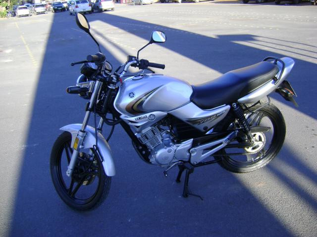 YAMAHA YBR FULL GRIS IMPECABLE !!!