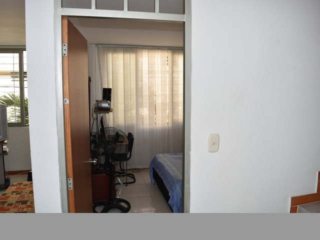 SE VENDE HERMOSA CASA DE 2 PISOS CON AZOTEA EN UN EXCELENTE PRECIO