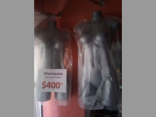 Maniquíes de plástico baratos en buen estado.