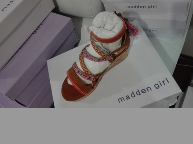 zapatos y tenis en lotes y pallets desde L.A a Mexico por mayoreo