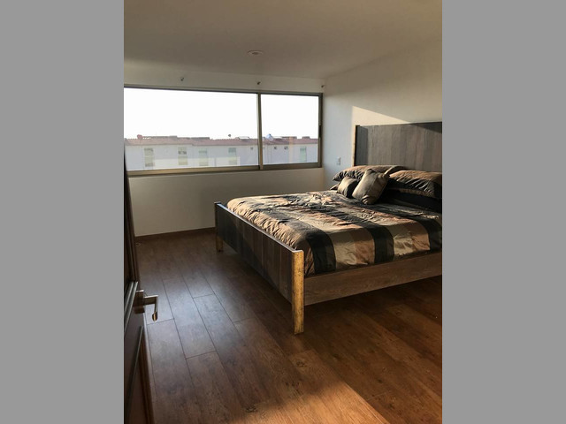 EXELENTE CASA EN RECIDENCIAL BOSQUES DE LAS FUENTES