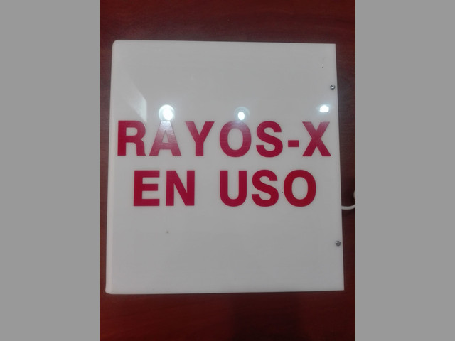 Lámpara de “Rayos X en Uso”
