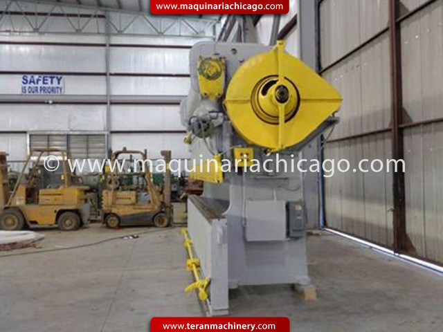Prensa CINCINNATI 17' x 225 Ton Usada en venta