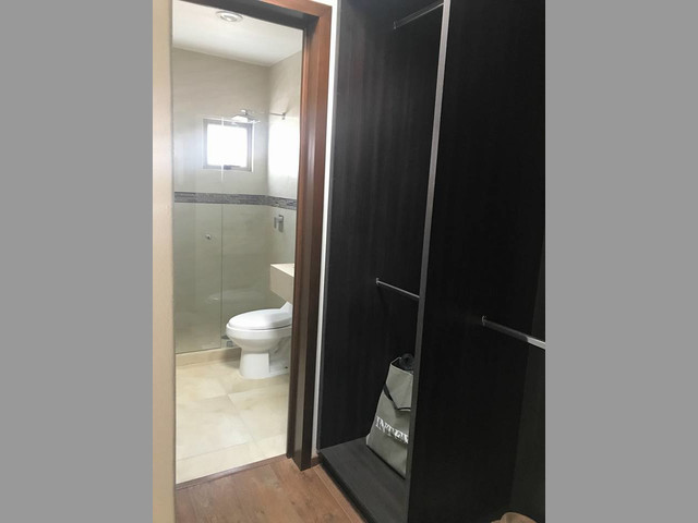 EXELENTE CASA EN RECIDENCIAL BOSQUES DE LAS FUENTES