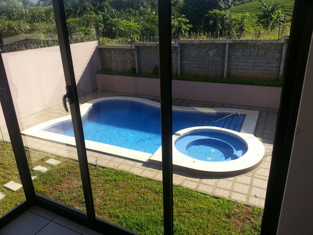 Hermosa casa de habitación en la zona de la Garita de Alajuela