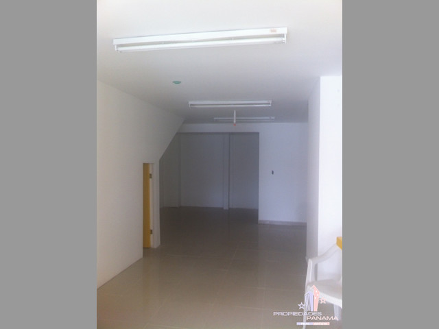 VENTA O ALQUILER DE LOCAL COMERCIAL EN VIA ESPAÑA (140 M2)