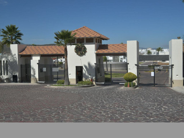 VENTA CASA VILLA VENETTO, CUMBRES DEL LAGO, QUERETARO CH-052