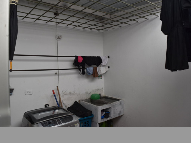 SE VENDE HERMOSA CASA DE 2 PISOS CON AZOTEA EN UN EXCELENTE PRECIO
