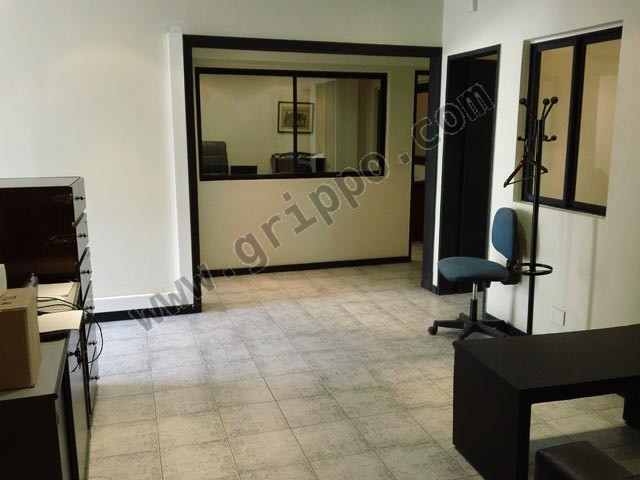 OFICINA EN VENTA - EXCEPCIONAL ESTADO.