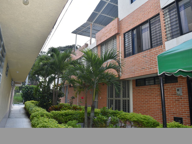 SE VENDE HERMOSA CASA DE 2 PISOS CON AZOTEA EN UN EXCELENTE PRECIO