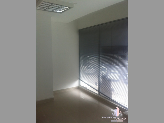 VENTA O ALQUILER DE LOCAL COMERCIAL EN VIA ESPAÑA (140 M2)