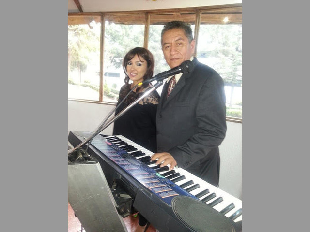 Teclado y Cantante en México