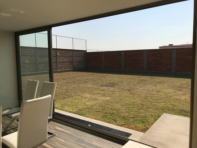 EXELENTE CASA EN RECIDENCIAL BOSQUES DE LAS FUENTES