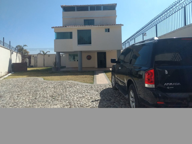 EXELENTE CASA EN CACALOMACAN