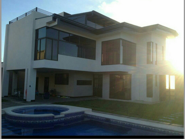 Hermosa casa de habitación en la zona de la Garita de Alajuela