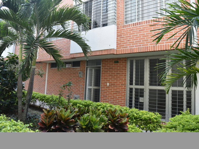SE VENDE HERMOSA CASA DE 2 PISOS CON AZOTEA EN UN EXCELENTE PRECIO